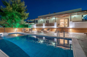 Отель Natura Verde Villas  Fiolitis